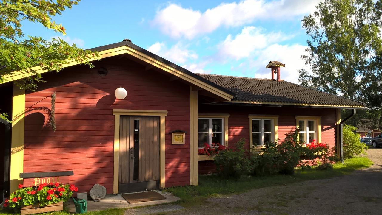 Puustellin Tyoekylae Laukaa Buitenkant foto